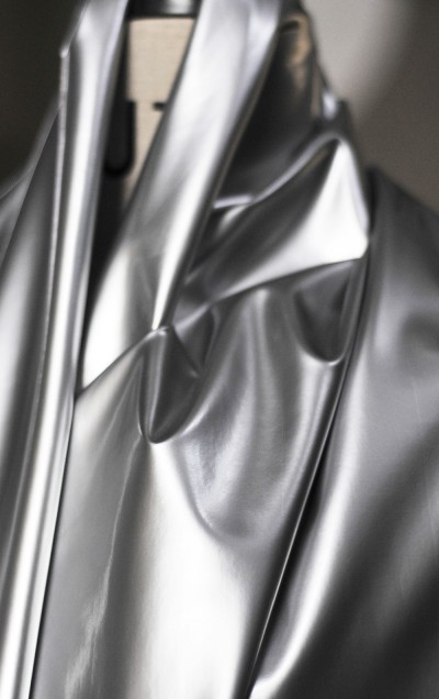 SD-TB  高彈力針織仿皮布  四面彈軟鏡子 極亮極滑  亮銀色鏡面款 皮革  高密度針織 265g／m   街市 圍裙 適用 側面照